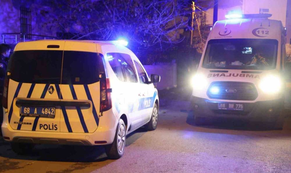 4 aylık hamile kadını darbedip sokağa attılar