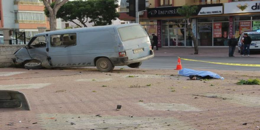 Konya'da yürek burkan olay! Kazada ölen babaya son bakış