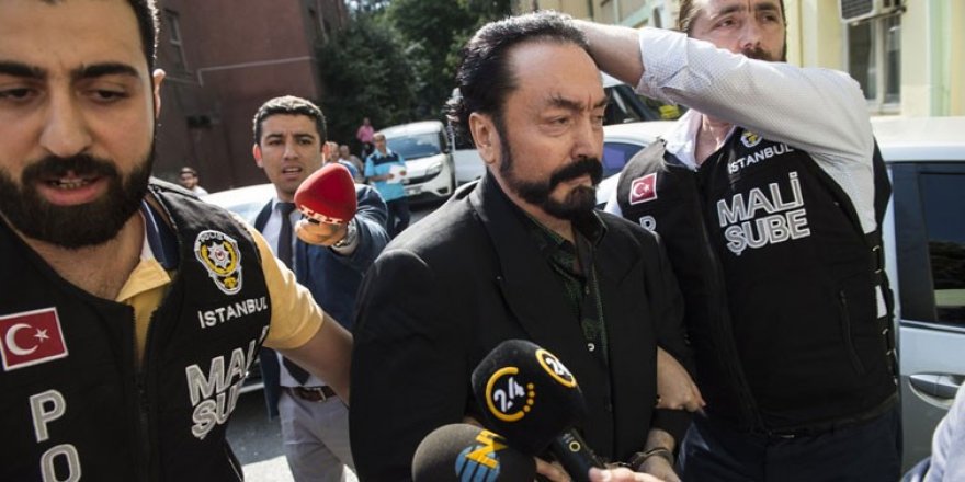 Adnan Oktar'ın yakalanma anı! Para dolu çanta ile kaçarken yakalandı