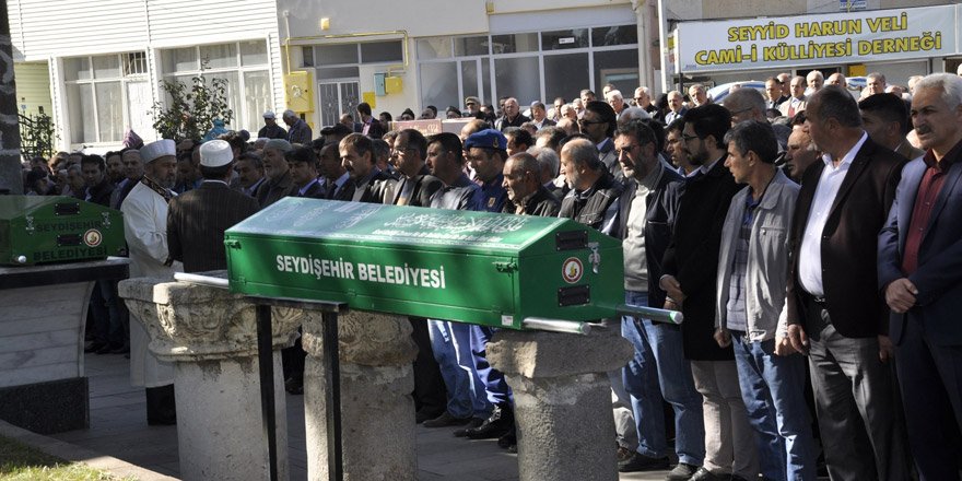 Su dolu kovada boğulan 1 yaşındaki bebek defnedildi