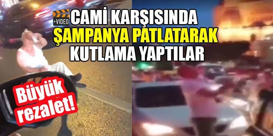 Cami karşısında şampanya patlatarak kutlama yaptılar