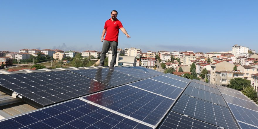 Evinin çatısında elektrik üretiyor,dağıtım şirketlerine satıyor