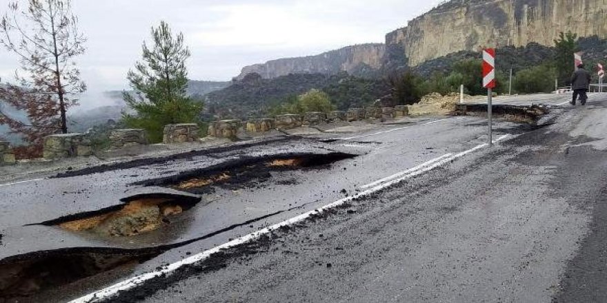 Mersin'de çökme meydana geldi, Konya'ya ulaşım yolu değişti