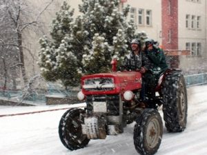 Traktör sürücüsünden tehlikeli drift