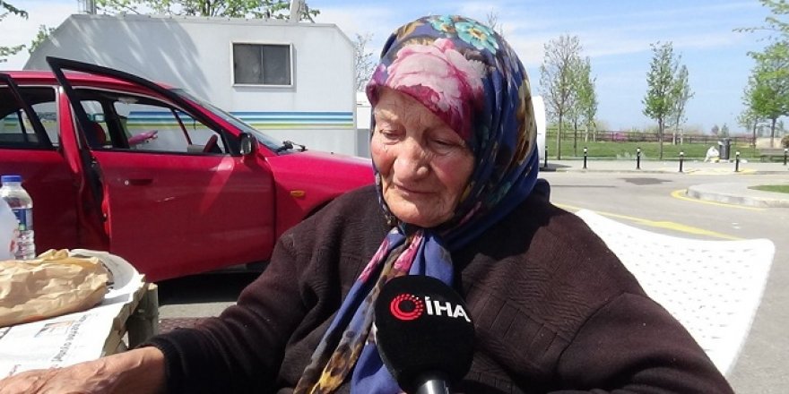 82 yaşındaki engelli kadın ve oğlu 90 gündür arabada yaşıyor