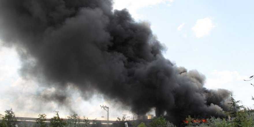 Konya'da geri dönüşüm deposunda yangın