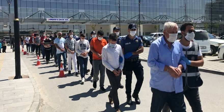 Konya'da "Valiyim" diyerek 1 milyon lira dolandıran çete çökertildi