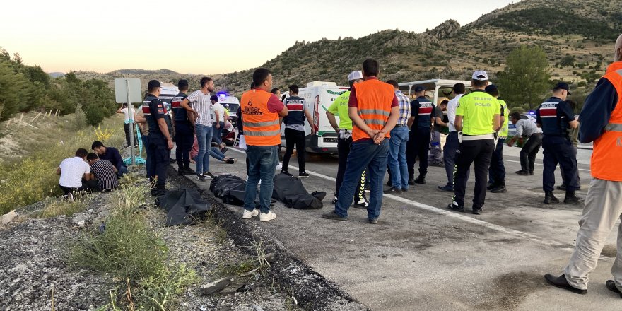 Konya'da iki otomobil çarpıştı: 5 ölü, 4 yaralı