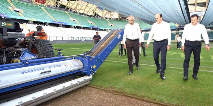 Konya Büyükşehir Stadyumu'nda hibrit çim çalışması başladı