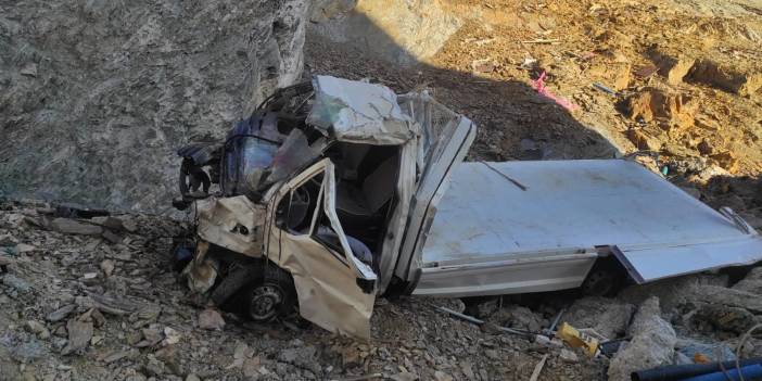 Konya'da kamyonet uçuruma devrildi: 3 ölü