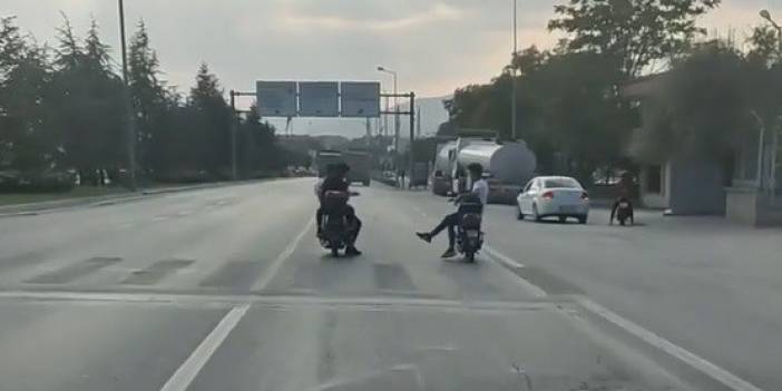 Konya'da elektrikli motosiklete yan oturan sürücünün tehlikeli yolculuğu