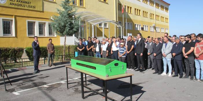 Konya'da öğretmene acı veda: Okulların açıldığı gün, 28 yıl görev yaptığı okula cenazesi geldi