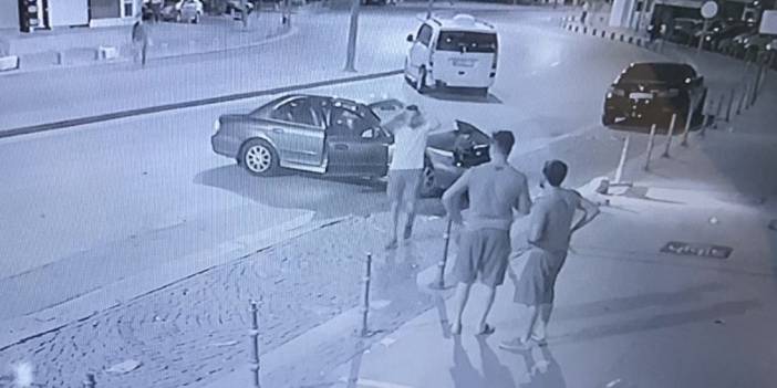 Konya'da virajda savrulan otomobilin kazası kameraya yansıdı