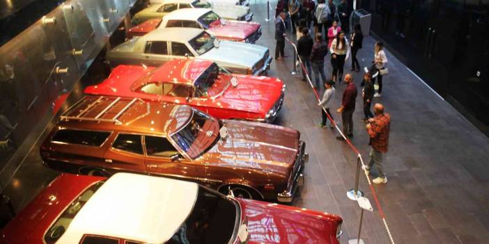 Konya'da klasik otomobiller göz kamaştırıyor