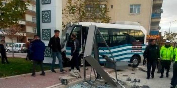 Konya’da yolcu minibüsü ile otomobil çarpıştı: 7 yaralı