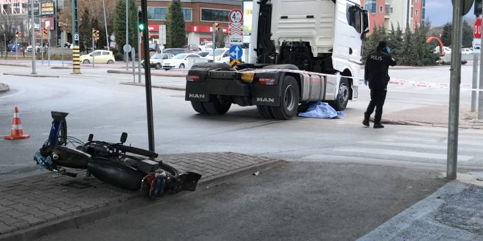 Konya’da kaza... Tırın altında kalan motosiklet sürücüsü hayatını kaybetti