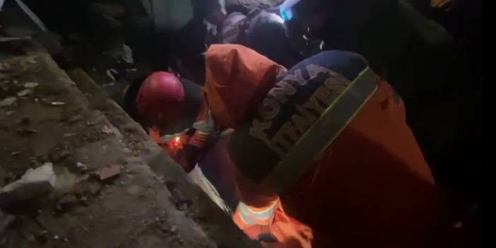 Enkaz altında kalan kişi 89 saat sonra Konya'dan giden ekipler tarafından kurtarıldı