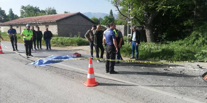 Konya'da midibüs ile motosiklet çarpıştı! 2 liseli hayatını kaybetti