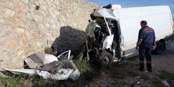 Konya’da minibüs alt geçide düştü: 1 ölü, 1 yaralı