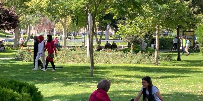 Konya'da termometreler 43 dereceyi gösterdi, vatandaşlar parklara akın etti