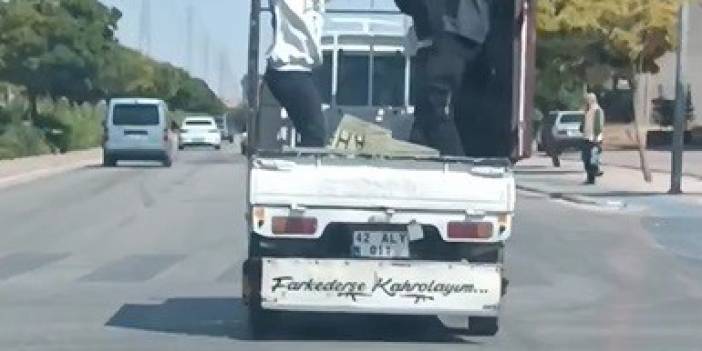 Konya'da baretli işçilerin kamyonet kasasında oynaması sosyal medyayı salladı