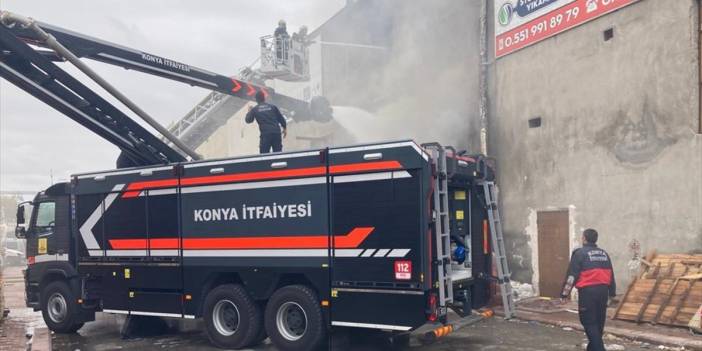Konya'daki depo cayır cayır yandı!