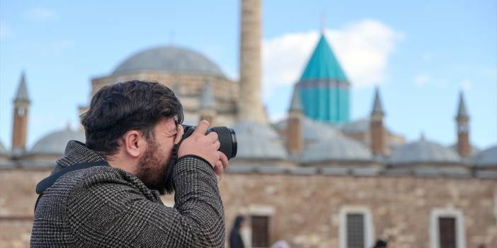 Dijital dokunuşla hareketlendirdiği tarihi yapıları farklı perspektiflerden gösteriyor