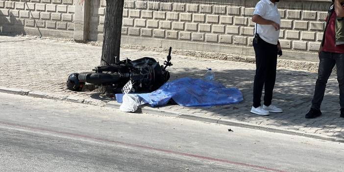 Konya'da motosiklet önce bisikletliye ardından ağaca çarptı: 2 ölü