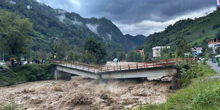 Rizede şiddetli yağış sel ve su baskınlarına neden oldu