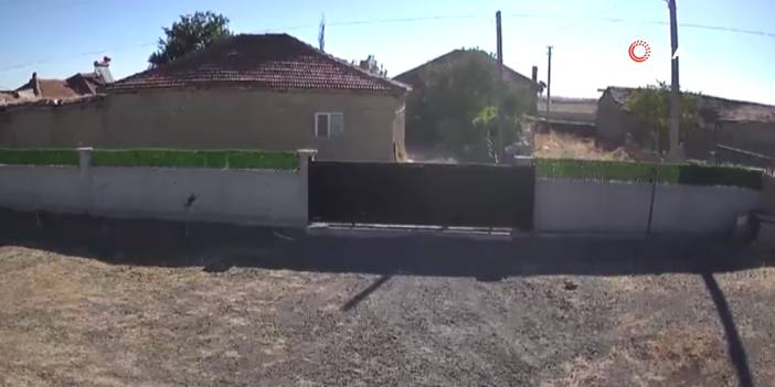 Konya'da 4 büyüklüğündeki deprem güvenlik kamerasına yansıdı