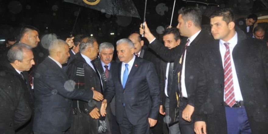 Başbakan Yıldırım’dan yaralılara ziyaret