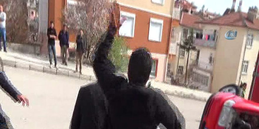 Kazayı oğlunun arkadaşının yaptığını öğrenen baba çılgına döndü