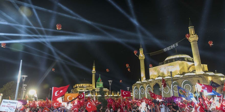 Konya Mevlana Meydanı - 15 Temmuz 2017 Yatsı Ezanı