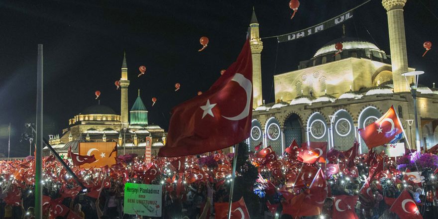 Konya Mevlana Meydanı - 16 Temmuz 2017 saat 00.13 Sela