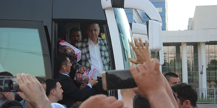 Cumhurbaşkanı Erdoğan’dan çocuklara oyuncak