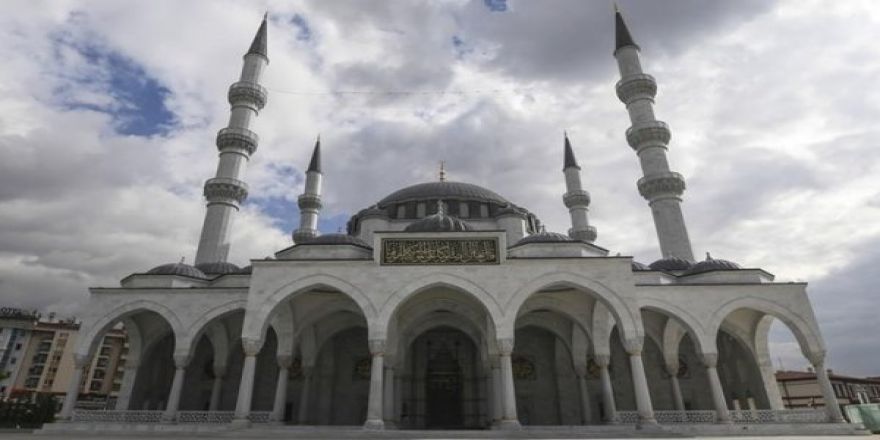 Cumhurbaşkanı Erdoğan'dan Melike Hatun Camii'nde Kur'an tilaveti